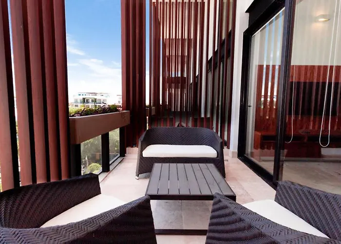 Exclusive 5th Ave With Private Pool